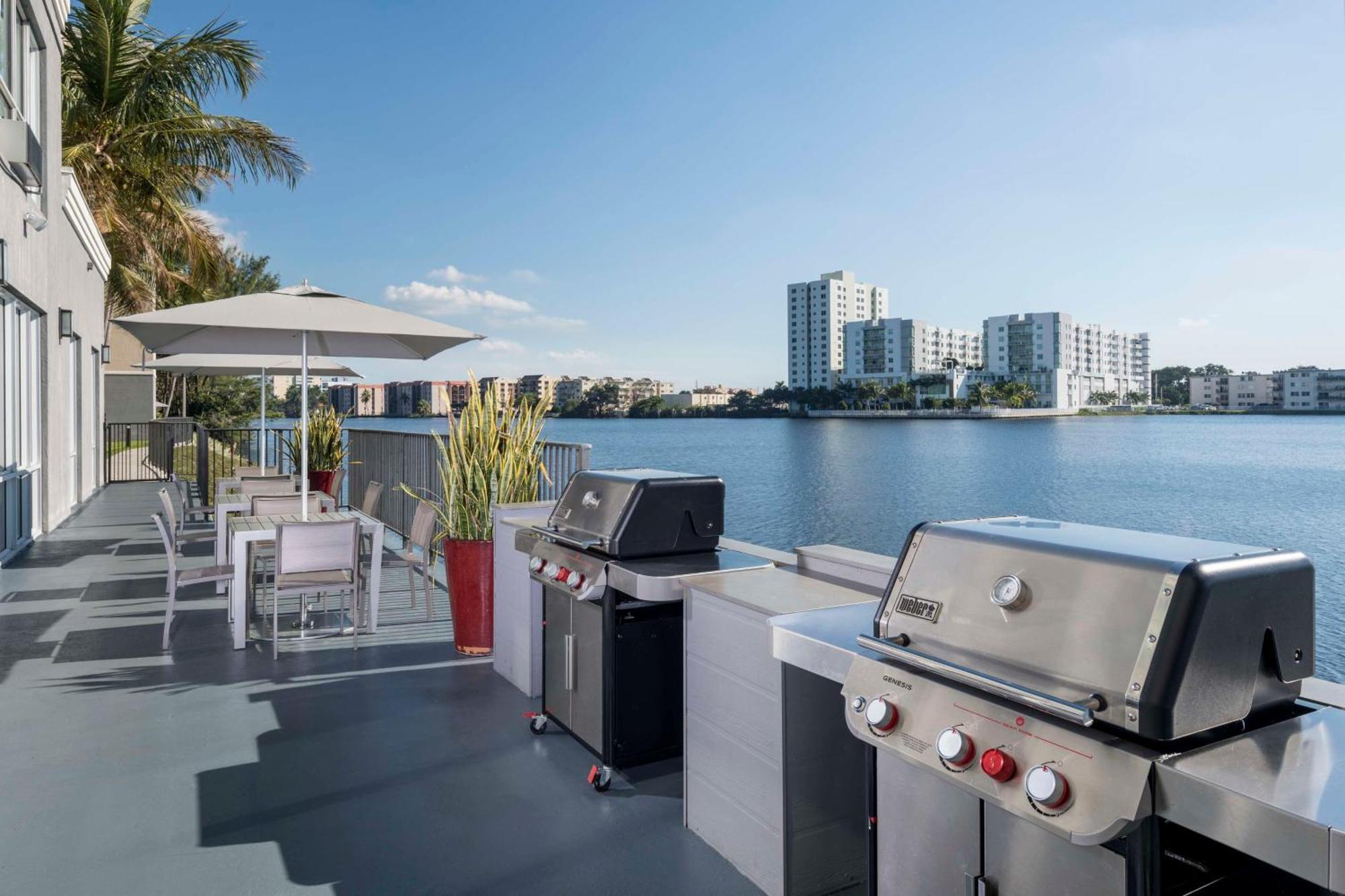 Homewood Suites Miami Airport/Blue Lagoon Bagian luar foto