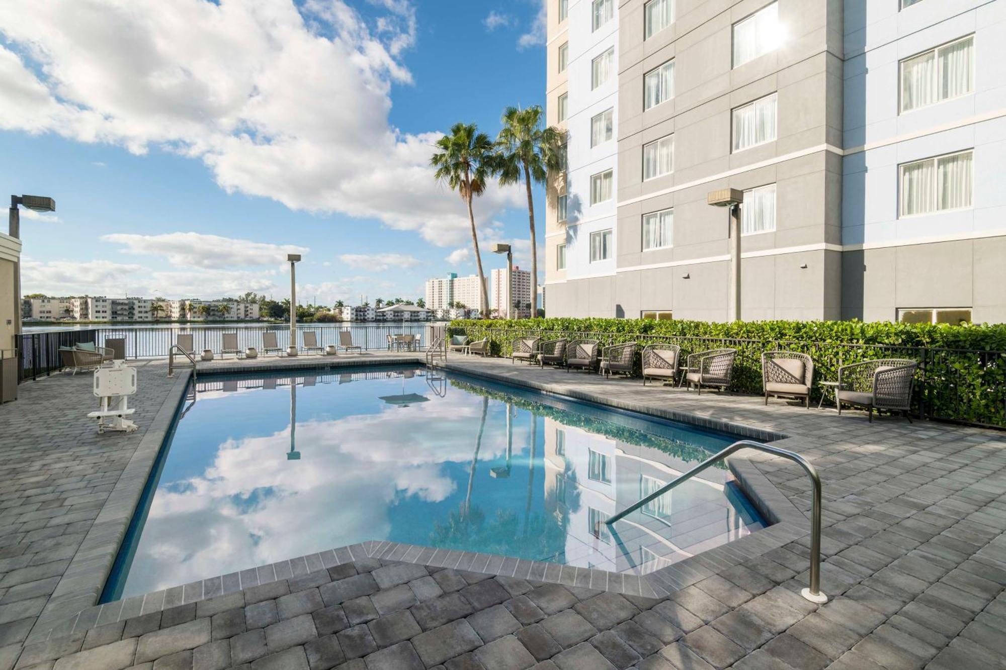 Homewood Suites Miami Airport/Blue Lagoon Bagian luar foto