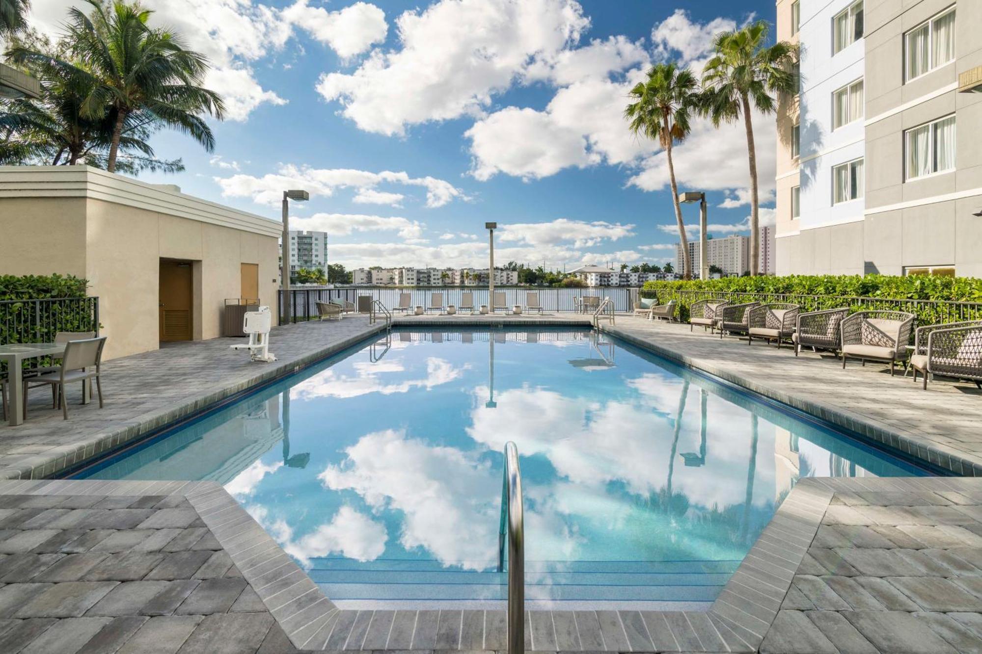 Homewood Suites Miami Airport/Blue Lagoon Bagian luar foto